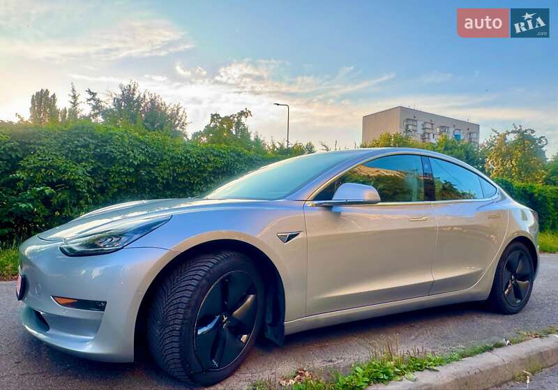 Седан Tesla Model 3 2018 в Києві