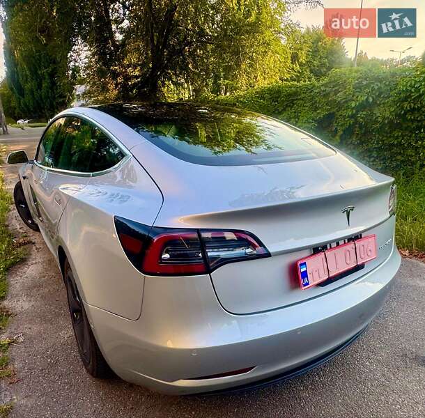 Седан Tesla Model 3 2018 в Києві