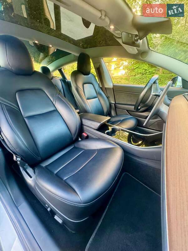 Седан Tesla Model 3 2018 в Києві