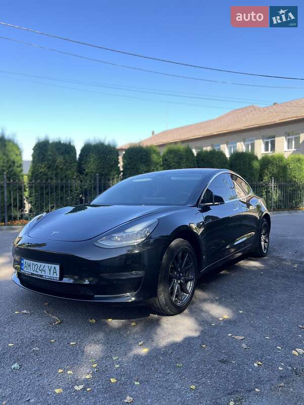 Седан Tesla Model 3 2018 в Звягелі