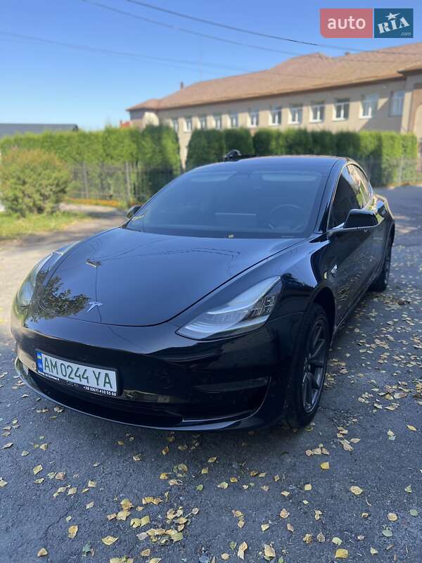 Седан Tesla Model 3 2018 в Звягелі