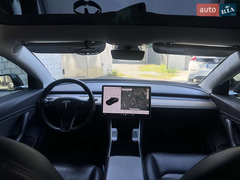 Седан Tesla Model 3 2018 в Звягелі