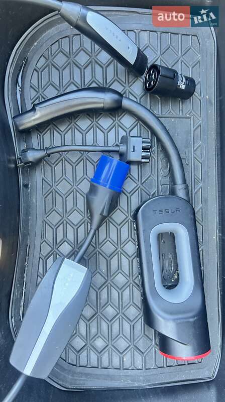 Седан Tesla Model 3 2018 в Звягелі