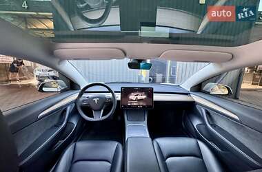 Седан Tesla Model 3 2022 в 