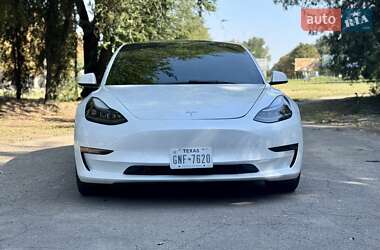 Седан Tesla Model 3 2022 в 