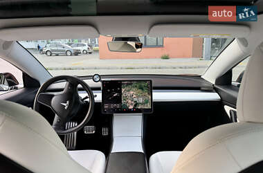 Седан Tesla Model 3 2019 в 
