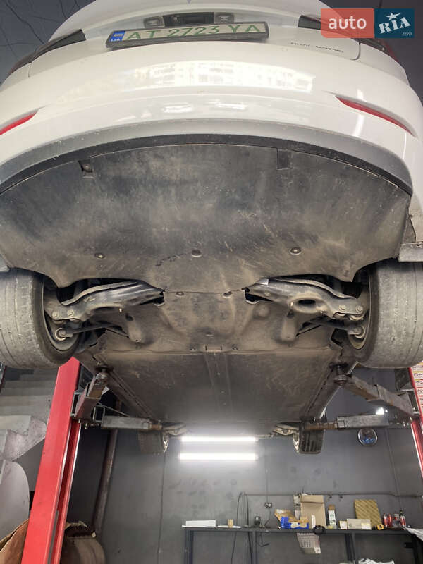 Седан Tesla Model 3 2021 в Львове