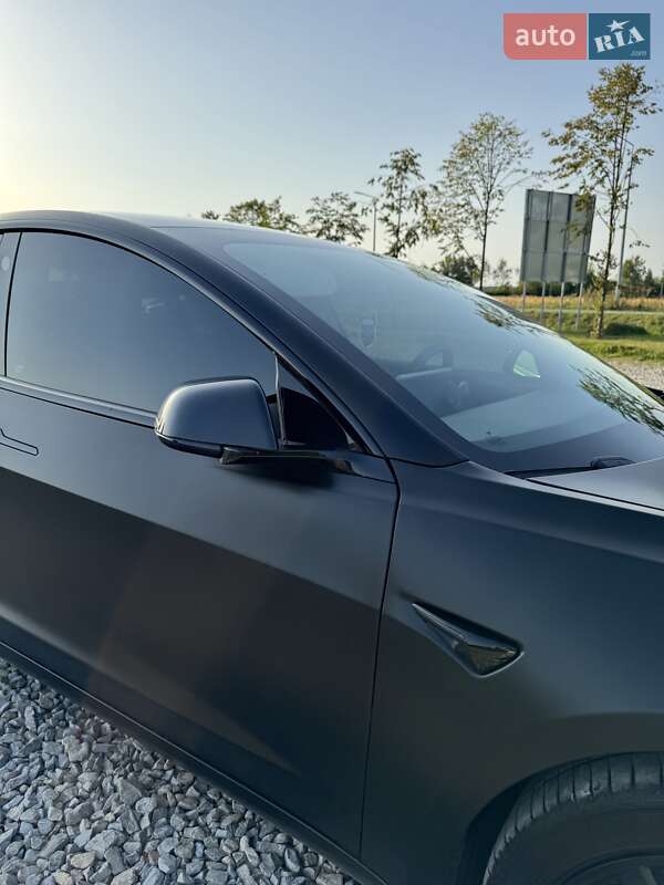 Седан Tesla Model 3 2020 в Івано-Франківську