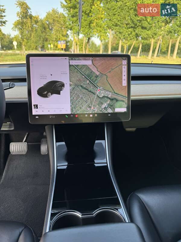 Седан Tesla Model 3 2020 в Івано-Франківську