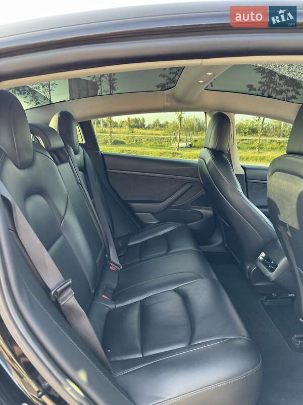 Седан Tesla Model 3 2020 в Івано-Франківську