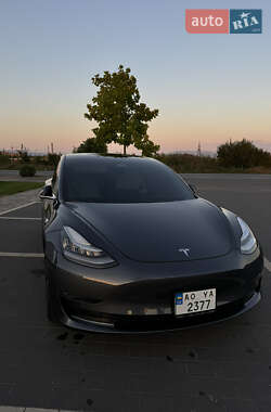Седан Tesla Model 3 2020 в Мукачево