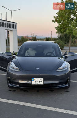 Седан Tesla Model 3 2020 в Мукачево