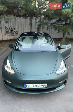 Седан Tesla Model 3 2023 в 