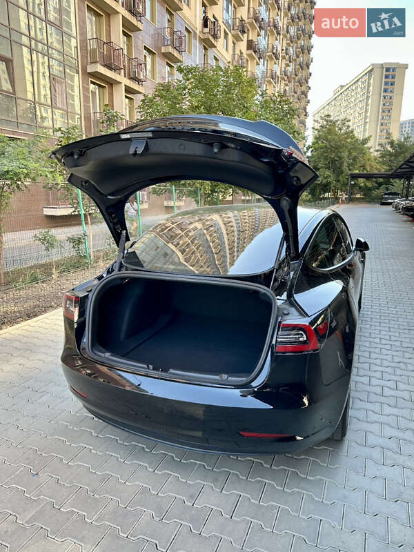 Седан Tesla Model 3 2021 в Одесі