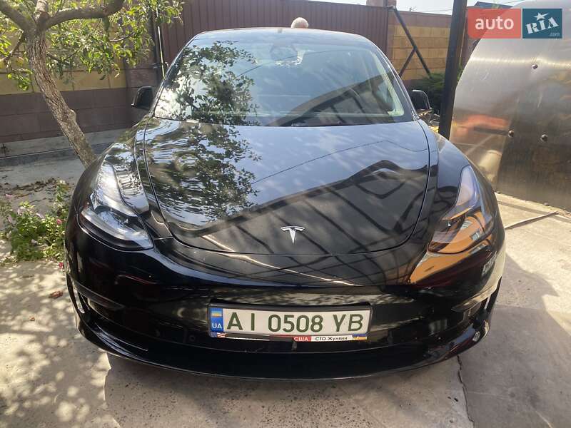 Седан Tesla Model 3 2021 в 
