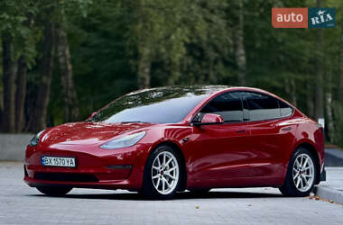 Седан Tesla Model 3 2021 в 