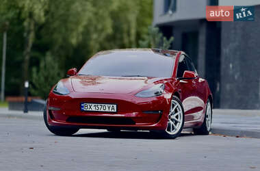 Седан Tesla Model 3 2021 в 