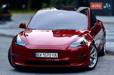 Седан Tesla Model 3 2021 в 