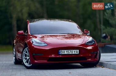 Седан Tesla Model 3 2021 в 