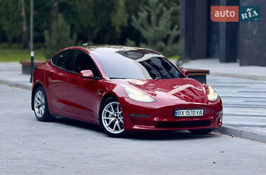 Седан Tesla Model 3 2021 в 