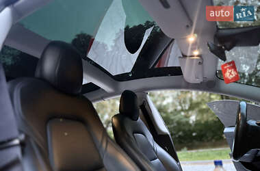 Седан Tesla Model 3 2021 в 