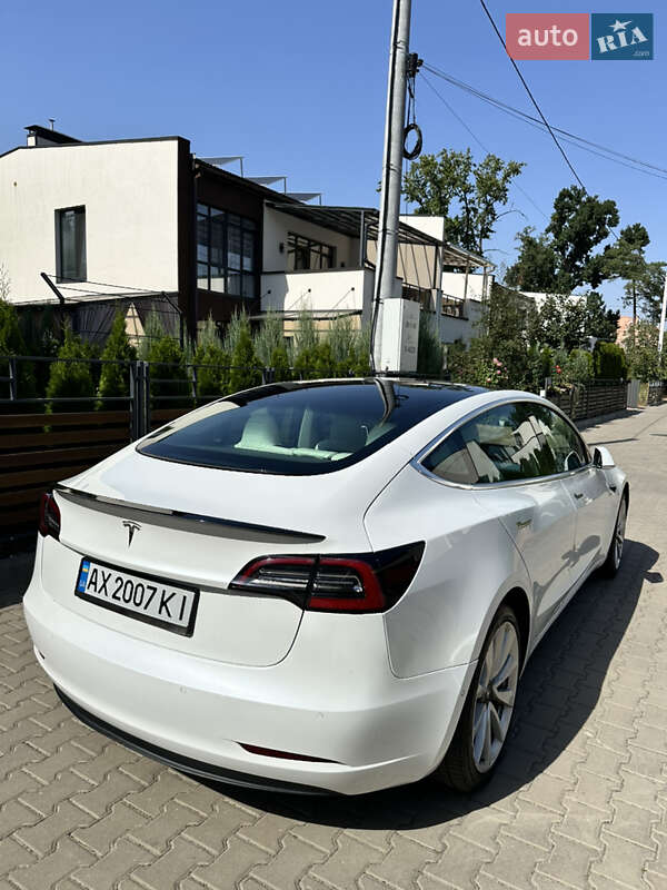 Седан Tesla Model 3 2019 в Киеве