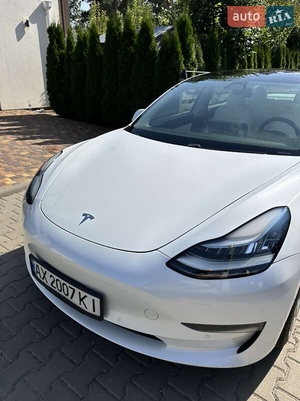 Седан Tesla Model 3 2019 в Киеве