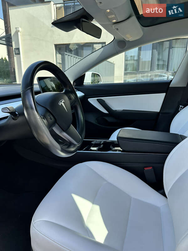 Седан Tesla Model 3 2019 в Киеве