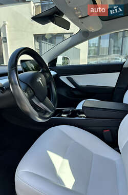 Седан Tesla Model 3 2019 в 