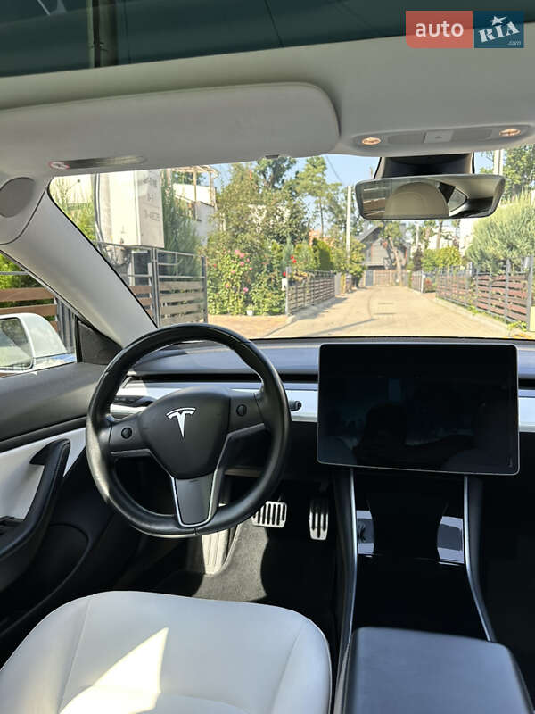 Седан Tesla Model 3 2019 в Киеве