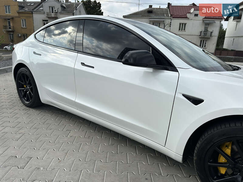 Седан Tesla Model 3 2020 в Львові