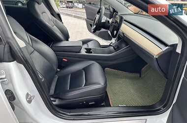 Седан Tesla Model 3 2020 в 