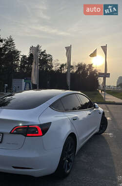 Седан Tesla Model 3 2021 в 