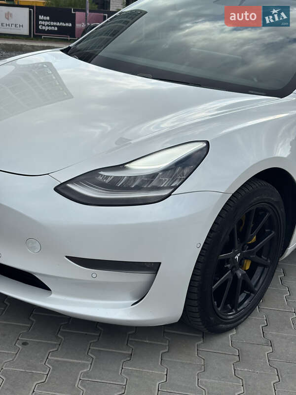 Седан Tesla Model 3 2020 в Львові