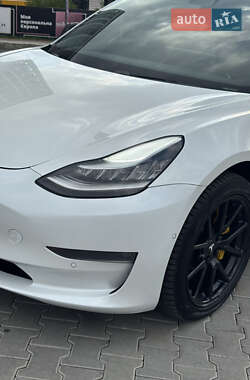 Седан Tesla Model 3 2020 в 