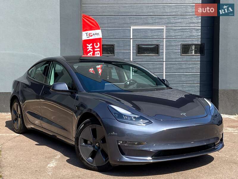Седан Tesla Model 3 2023 в 
