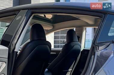 Седан Tesla Model 3 2023 в 