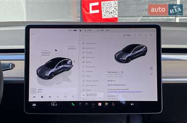 Седан Tesla Model 3 2023 в 