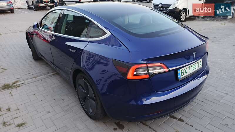 Седан Tesla Model 3 2020 в Шепетівці