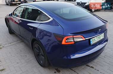 Седан Tesla Model 3 2020 в 