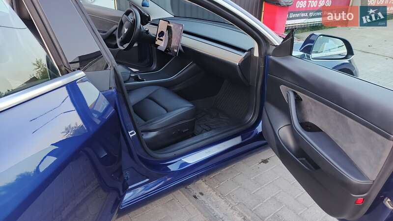 Седан Tesla Model 3 2020 в Шепетовке