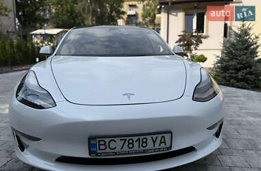 Седан Tesla Model 3 2021 в 