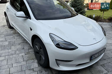 Седан Tesla Model 3 2021 в 