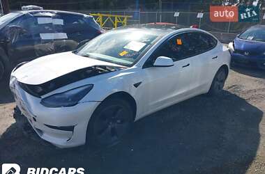 Седан Tesla Model 3 2021 в 
