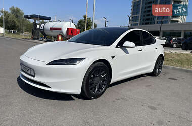 Tesla Model 3 2024