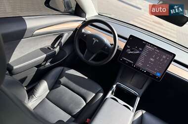 Седан Tesla Model 3 2022 в 