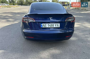 Седан Tesla Model 3 2022 в 