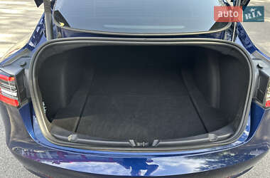 Седан Tesla Model 3 2022 в 