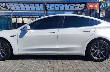 Седан Tesla Model 3 2020 в 