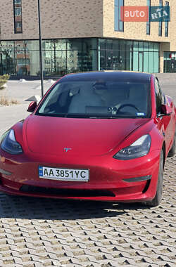 Седан Tesla Model 3 2022 в 